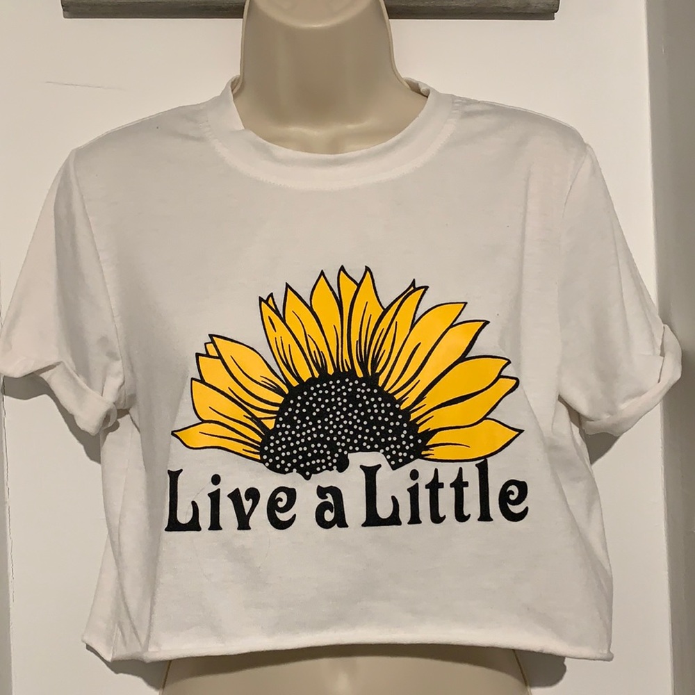 LIVE A LITTLE Crop top